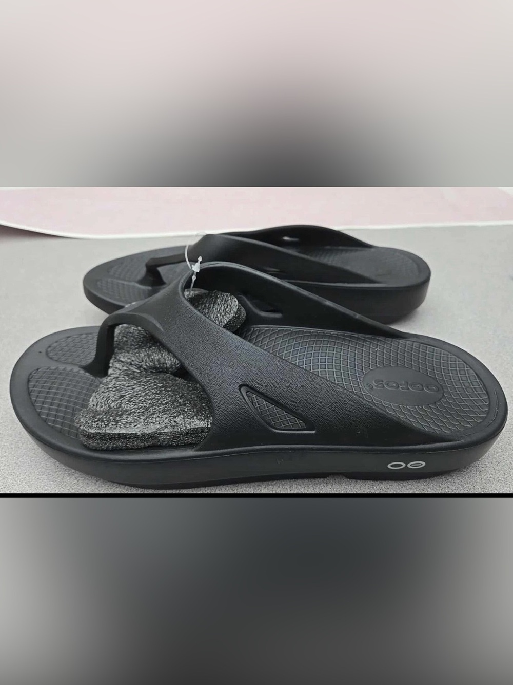 OOFOS Unisex OOriginal Thong Sandal Flip Flop, Adult, Medium (Classic Black)